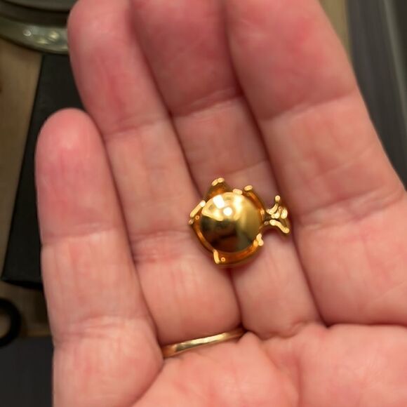 Swarovski Adorable Crystal Fish Pin with Blue Crystal eye ! - Picture 3 of 3